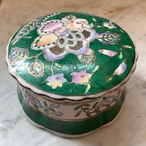 Vintage Porcelain Chinoiserie Lidded Trinket Jewelry Dish - Picture 1 of 11